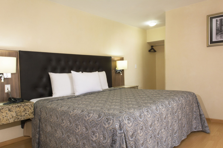 Bedroom 3, Hotel Castropol, Mexico City