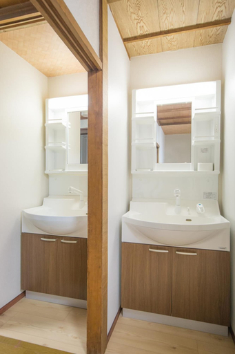 Bathroom 5, Woodon - Hostel, Osaka