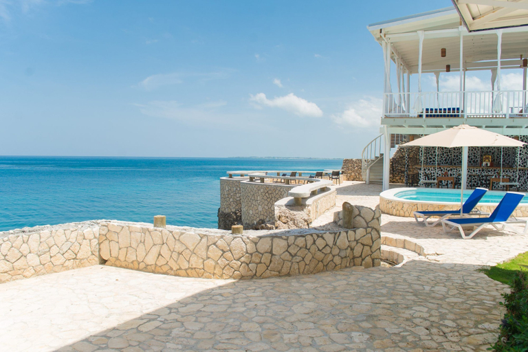 Others 5, Begona Cliff Hotel