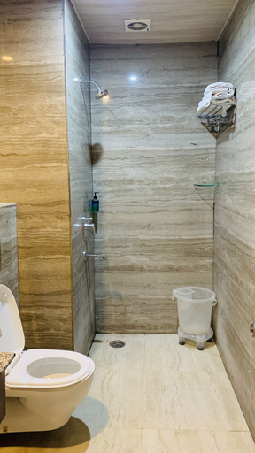 Bathroom 5, Hotel SK International, Garhwal
