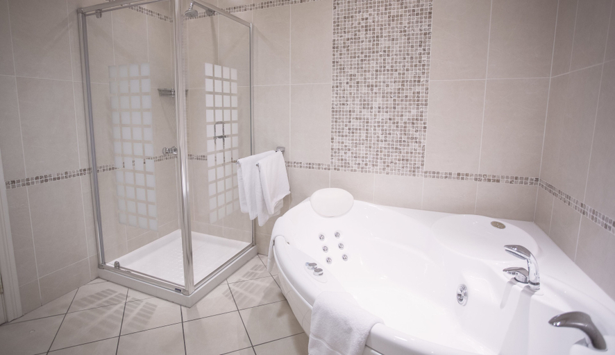 Bathroom 5, Canal Court Hotel, Newry, Mourne and Down