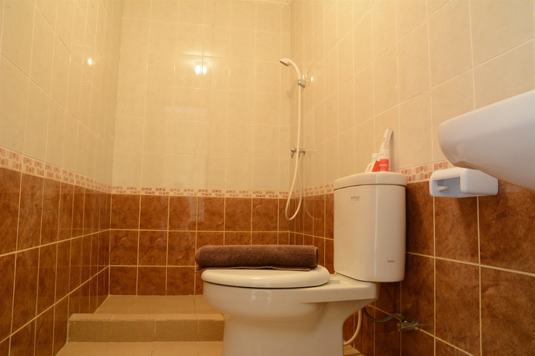 Bathroom 4, Luxury Design Grand Palace Kemayoran Apartment With Private Bathtub, Jakarta Pusat
