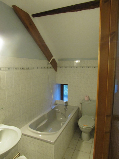 Bathroom 2, Rod & Sève, Rhône