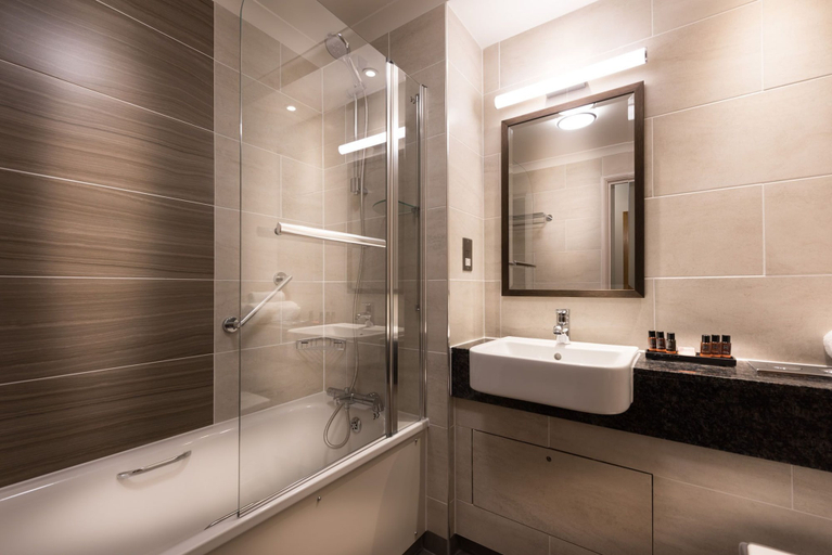 Bathroom 5, Westmead Hotel, Worcestershire