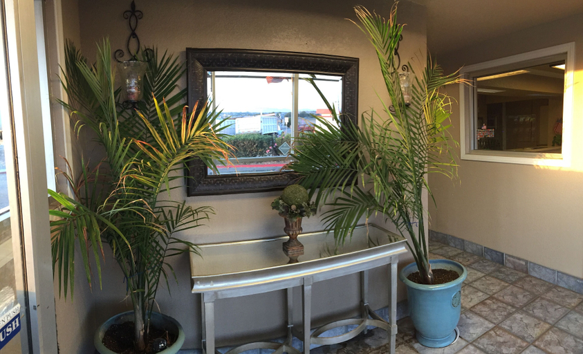 Bathroom 5, Hilltop Inn & Suites, San Bernardino