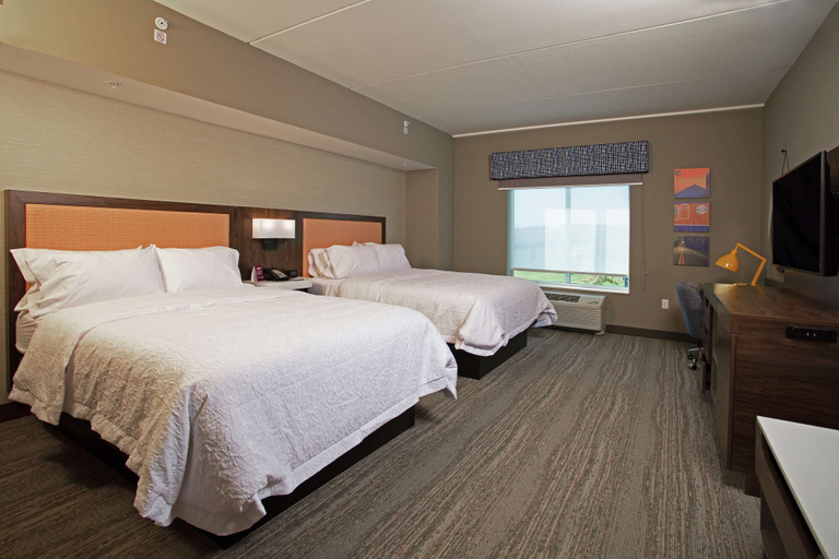 Bedroom 3, Hampton Inn & Suites Kutztown, Berks
