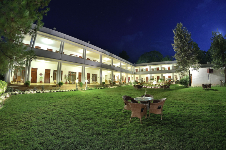 Exterior & Views