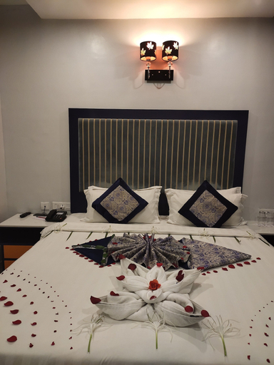 Bedroom 3, Regenta Inn, Vadodara