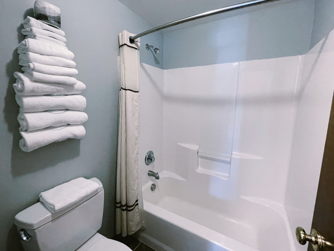 Bathroom 5, The Sandcastle Beachfront Hotel, Lincoln
