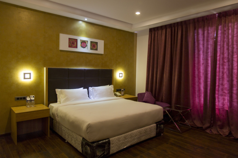 Bedroom 3, Ramee Strand Inn Hotel, Bangalore