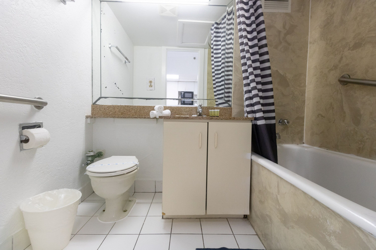 Bathroom 3, 653 Apartment Hollywood Beach, Broward