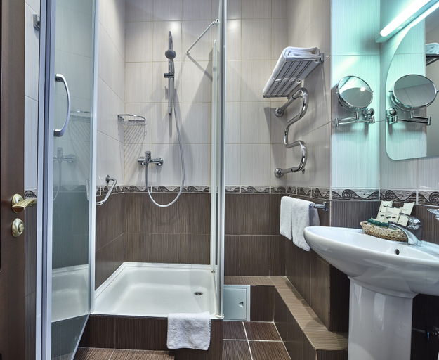 Bathroom 4, Slavyanka Hotel, North-Eastern