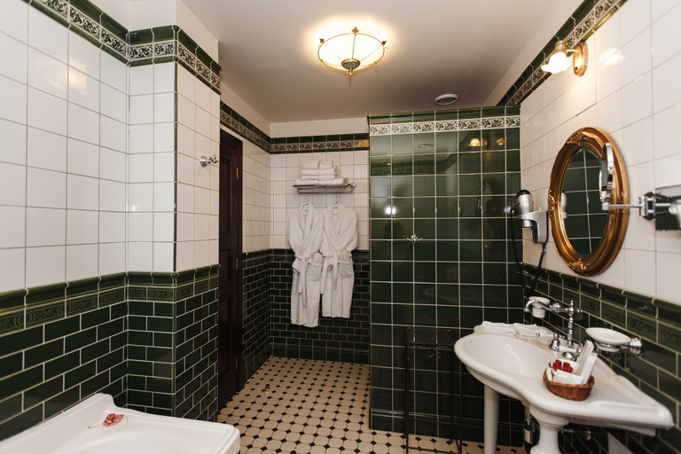 Bathroom 3, Hermitage Hotel, Brest