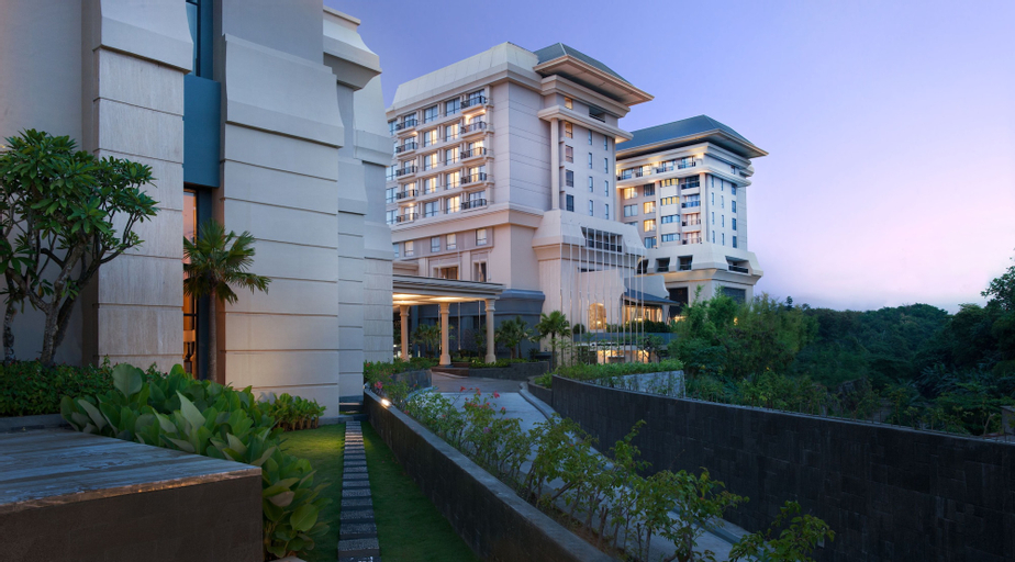 Exterior & Views 29