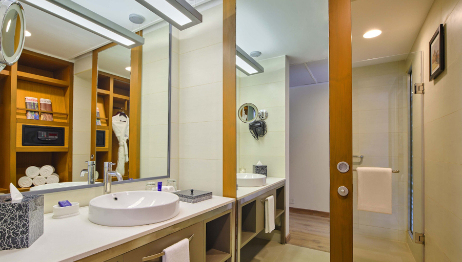 Bathroom 5, Vivanta Ahmedabad SG Highway, Ahmadabad