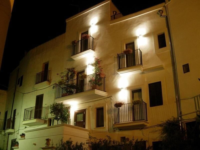 Exterior & Views 2, Bed & Breakfast Tra le Mura, Bari
