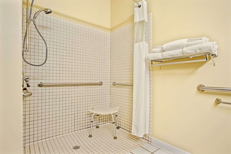 Bathroom 3, Baymont by Wyndham Wahpeton, Richland