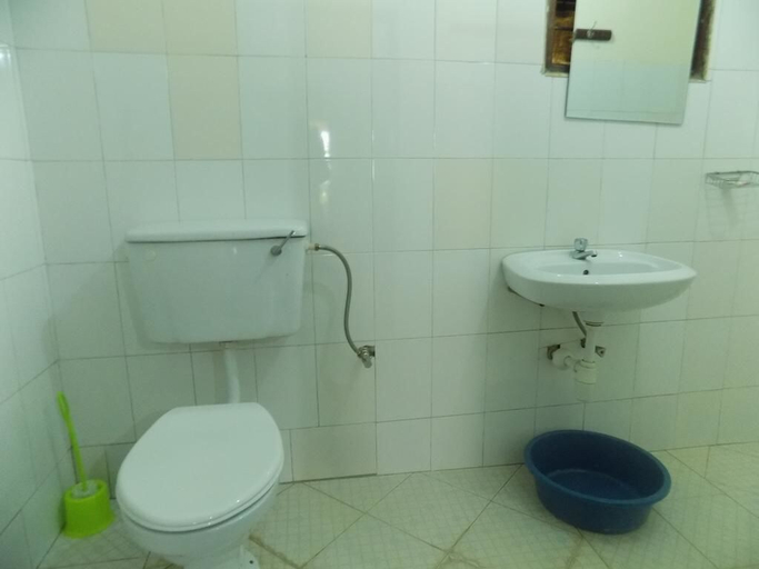 Bathroom 3, Town View Hotel, Buwekula