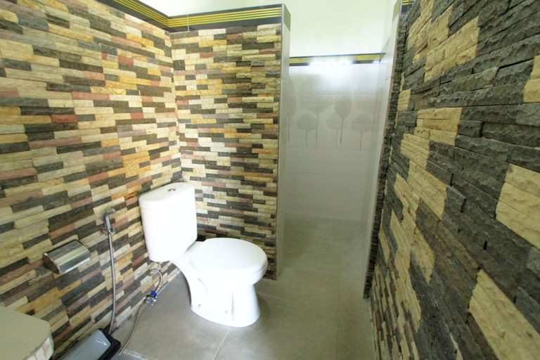 Bathroom 4, Hotel Shri Ganesh, Buleleng