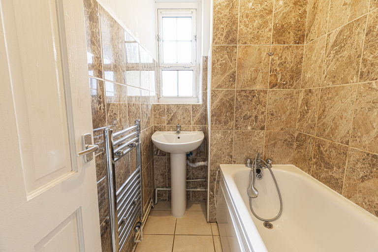 Bathroom 4, Tower Bridge Accommodation - 11, London