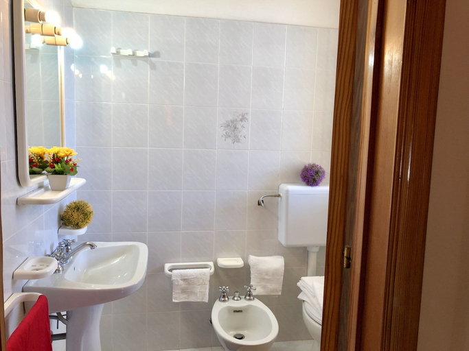 Bathroom 3, Villa al Mare CR7, Lecce