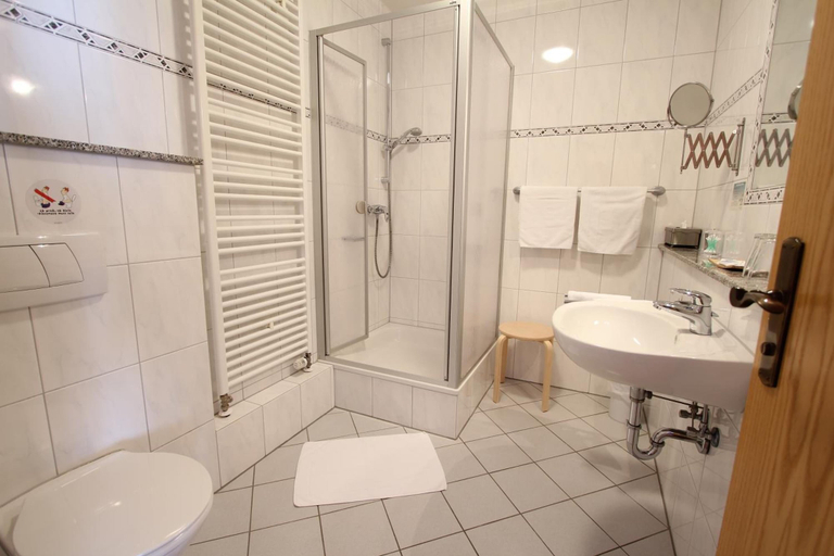Bathroom 4, Gasthaus Zur Sonne, Breisgau-Hochschwarzwald