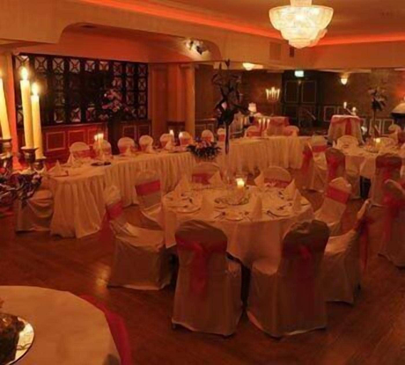 Food & Drinks 5, Greville Arms Hotel