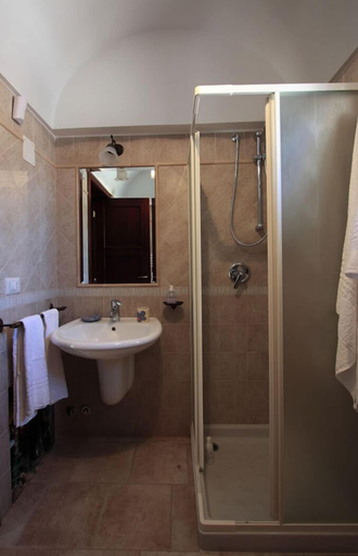 Bathroom 4, Tenuta Odegitria, Taranto
