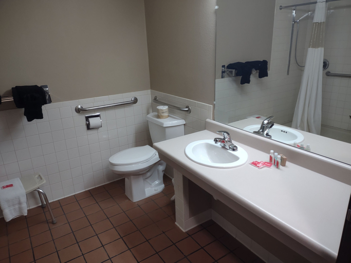 Bathroom 5, Motel 6 Concordia, MO, Lafayette