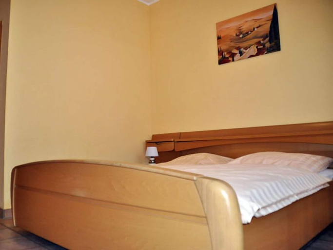 Bedroom 3, Hotel Brühler Hof, Rhein-Erft-Kreis