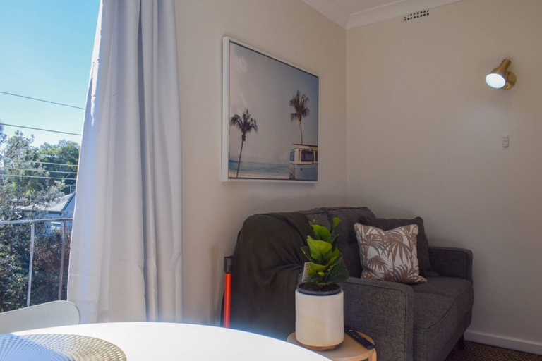 Others 3, Sun-drenched 1 Bed Studio Apartment In Newtown, Sydney