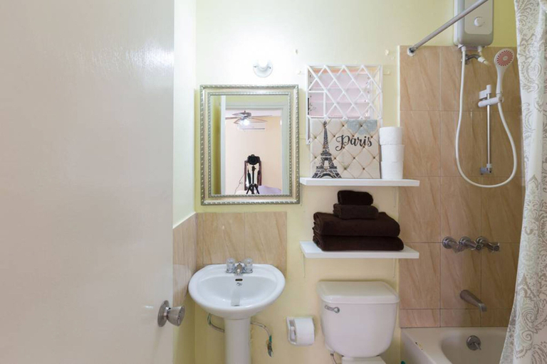 Bathroom 2, Kgn Most Centrally Located One Bdrm II