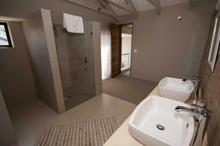 Bathroom 4, 15 Maritime, Eden