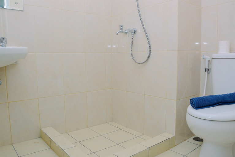 Bathroom 3, Studio Apartment at The Springlake View Summarecon with Mall View, Bekasi