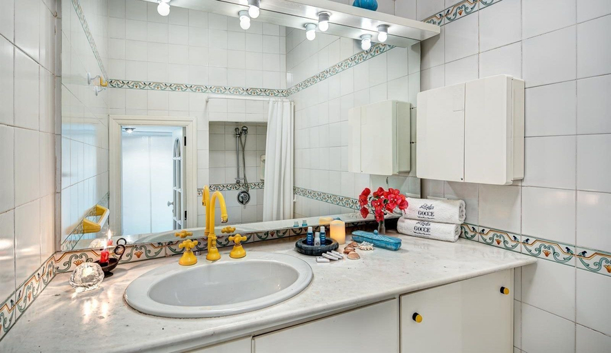 Bathroom, Villetta Caprile, Napoli