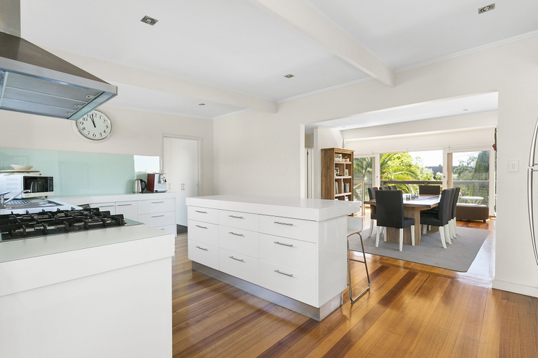 Others 4, Front Beach House, Melbourne