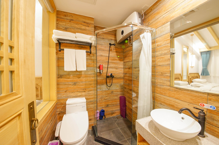 Bathroom 3, Datong Pipa Hotel, Datong