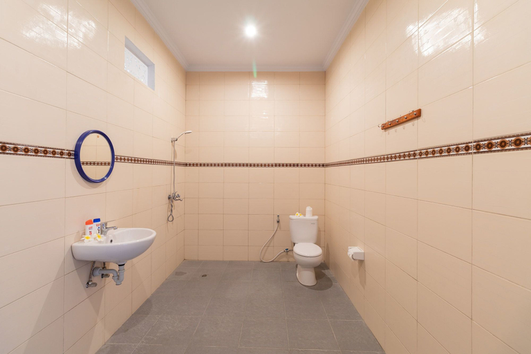 Bathroom 5, Kusuma Guesthouse, Badung