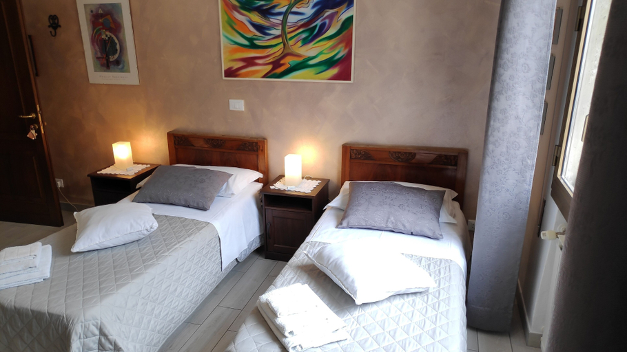 Bedroom 4, Bed & Breakfast Centrale, Bologna