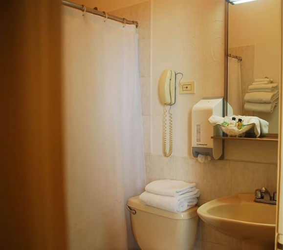 Bathroom 3, Peten Esplendido Hotel and Conference Center, Flores