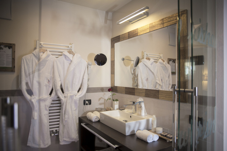 Bathroom 4, Olympic SPA Hotel, Trento