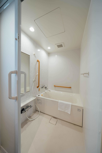 Bathroom 4, WeBase Hiroshima - Hostel, Hiroshima