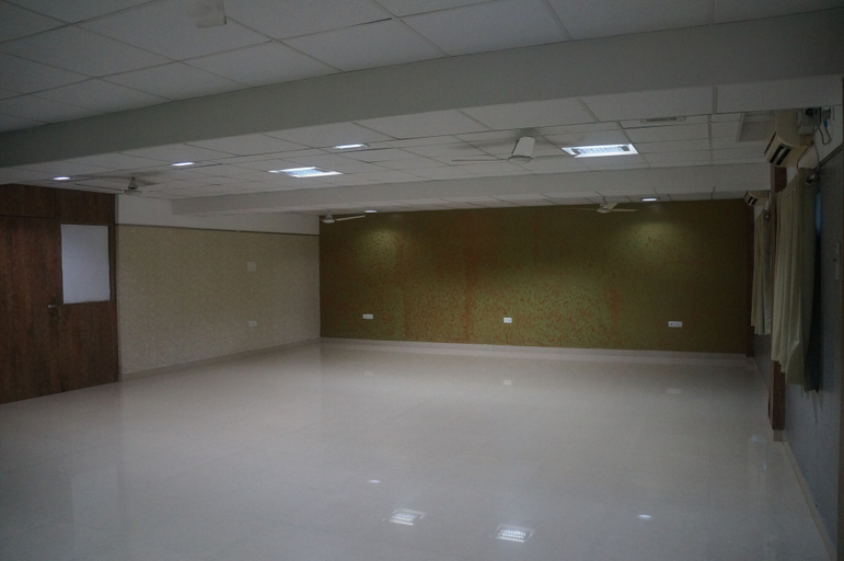 Sport & Beauty, Lotels Hotel - Medavakkam, Kancheepuram