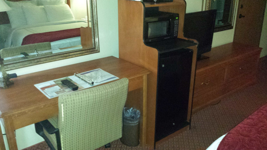Bedroom 3, All American Inn and Suites, Taney
