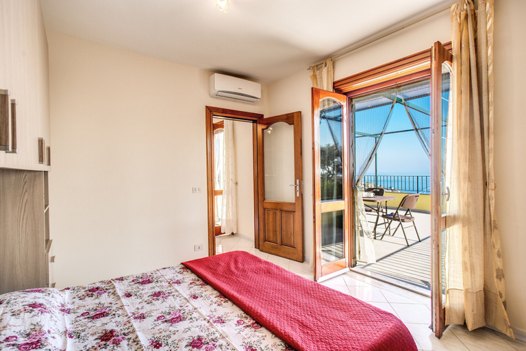 Bedroom 2, Mythos House, Napoli
