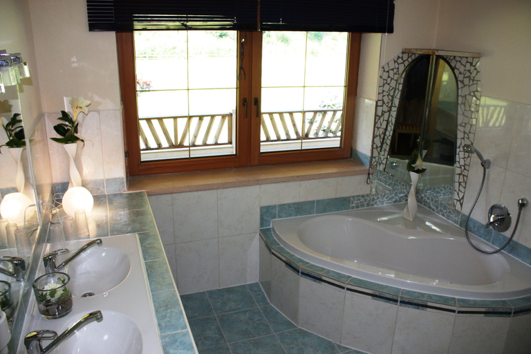 Bathroom 5, Ferienhof Kampfl, Schwaz