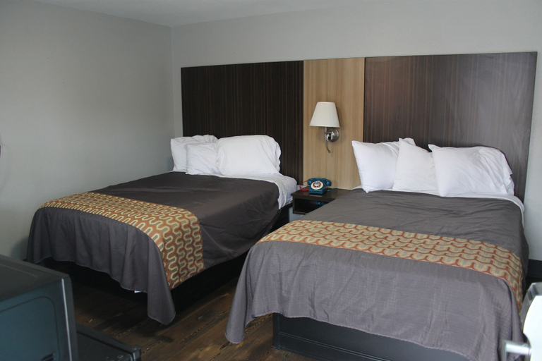 Bedroom 3, Route 62 Motel, Erie