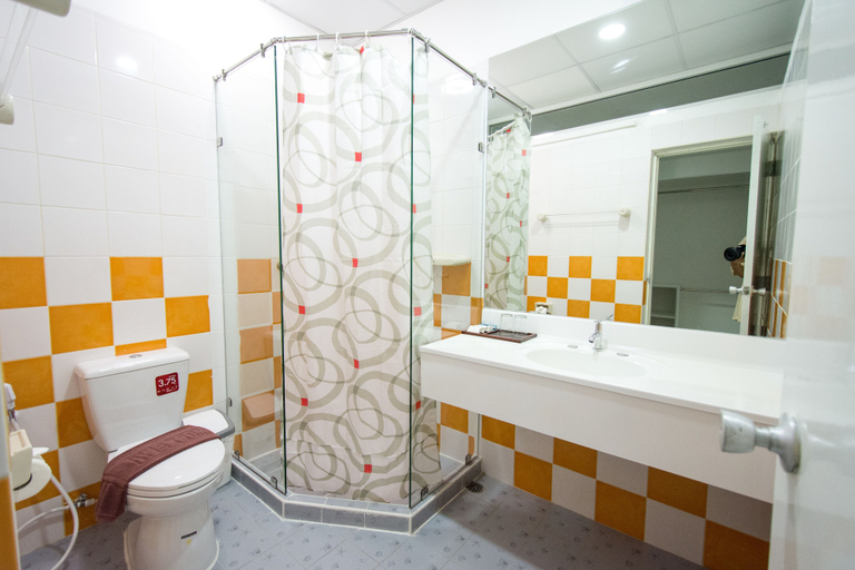 Bathroom 5, Basaya Beach Hotel & Resort, Pattaya