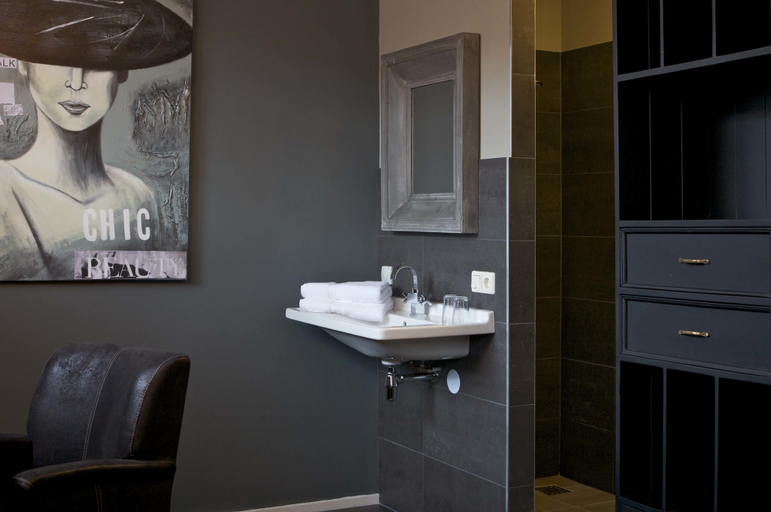 Bathroom 5, Hotel Huis van Bewaring, Almelo