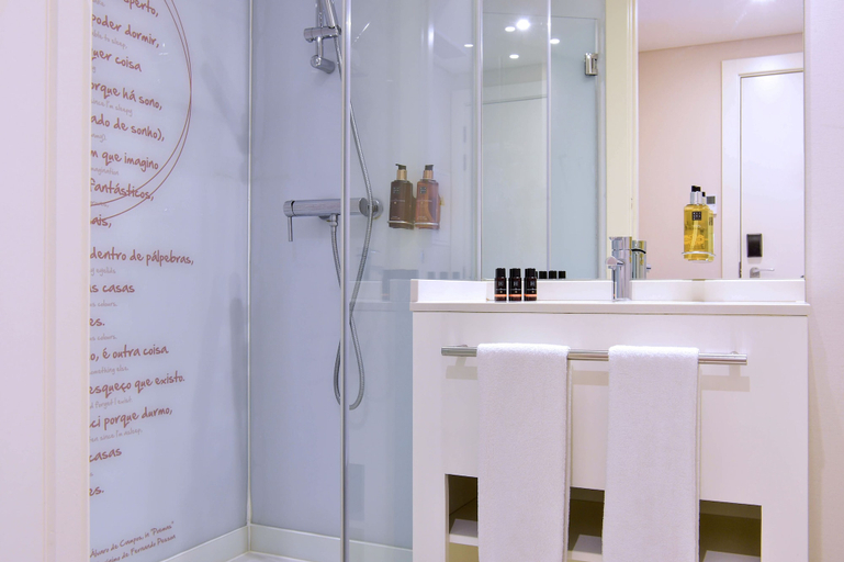 Bathroom 4, My Story Hotel Ouro, Lisbon